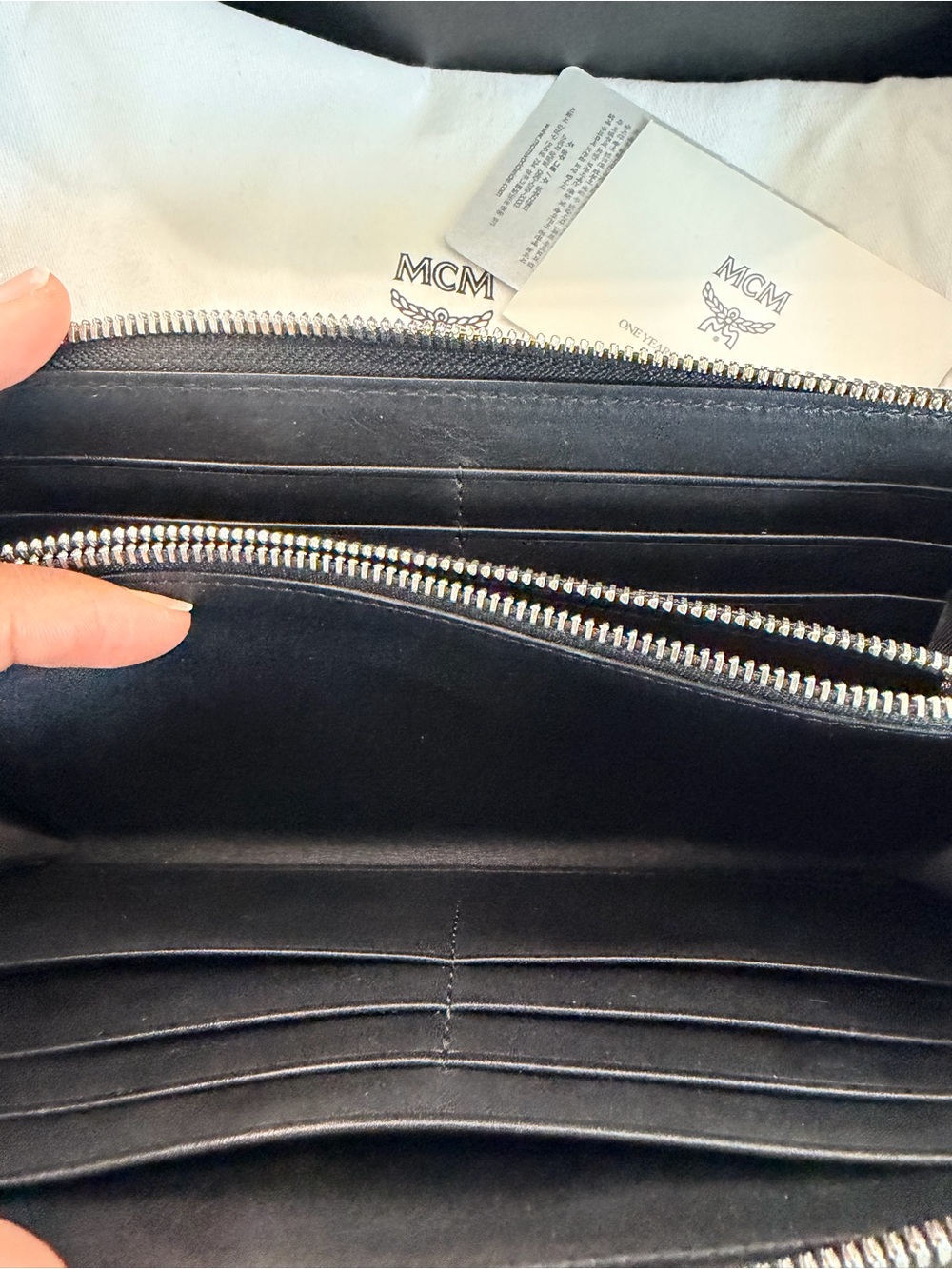 Black MCM wallet - Picture 2 of 13